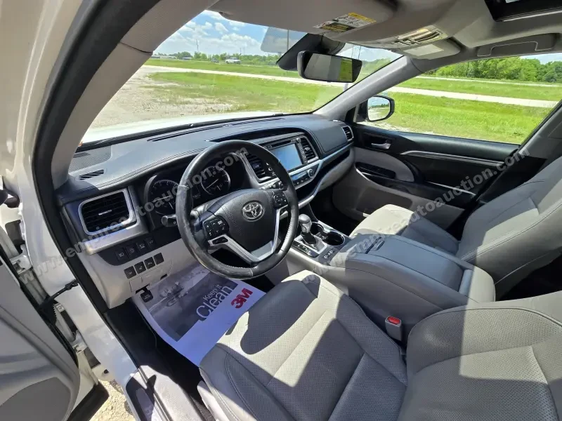 2018 Toyota Highlander Limited AWD photo 25