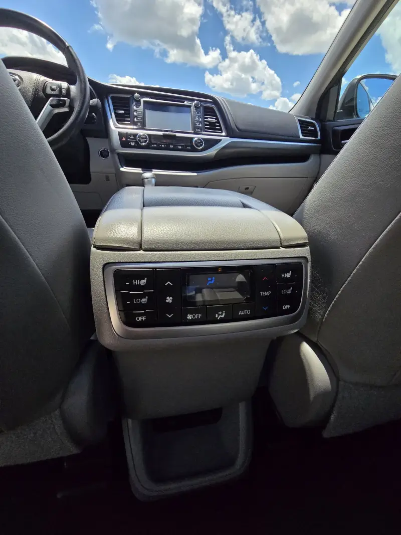 2018 Toyota Highlander Limited AWD photo 12