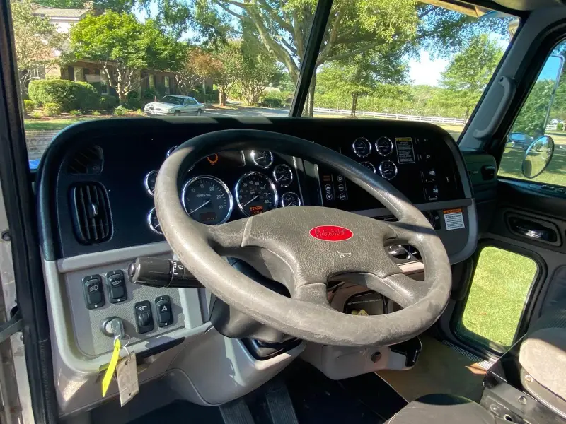 2014 Peterbilt 367 Dump Truck photo 10