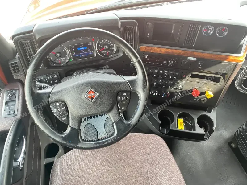 2018 International LT photo 31