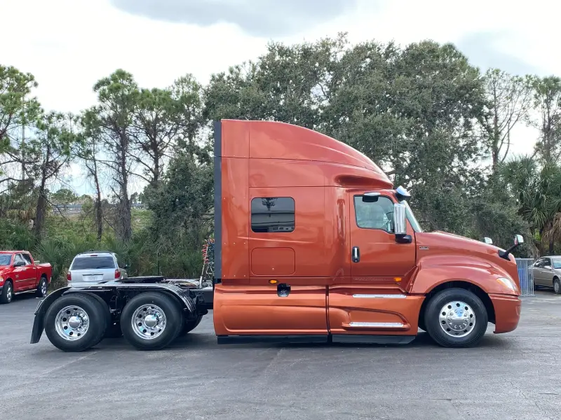 2018 International LT photo 40