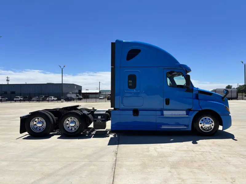2020 Freightliner Cascadia 126 photo 22