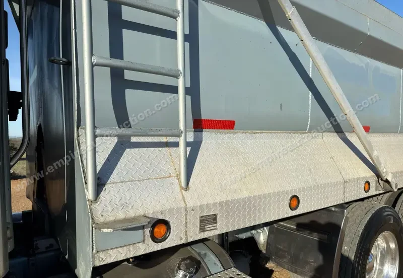 2013 Freightliner Coronado Dump Truck photo 24