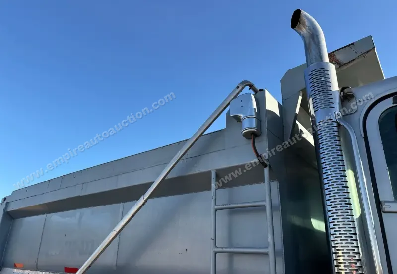 2013 Freightliner Coronado Dump Truck photo 16