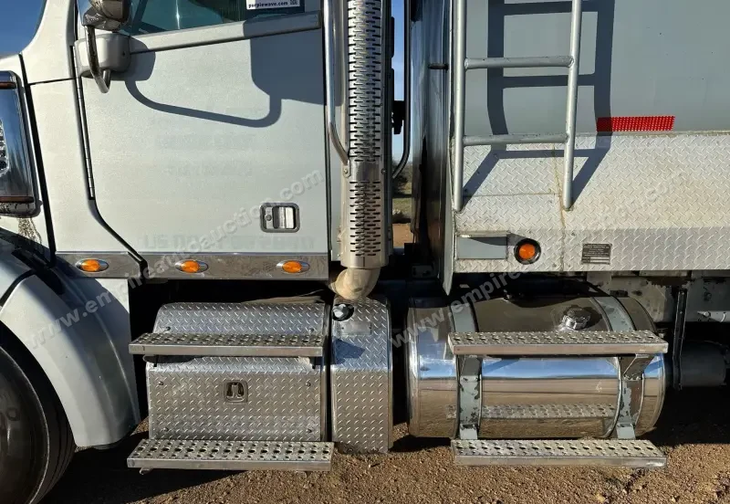 2013 Freightliner Coronado Dump Truck photo 9