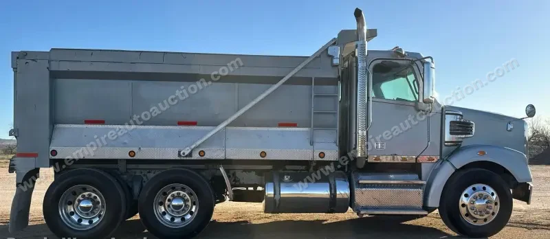 2013 Freightliner Coronado Dump Truck photo 4
