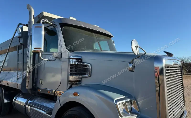 2013 Freightliner Coronado Dump Truck photo 14