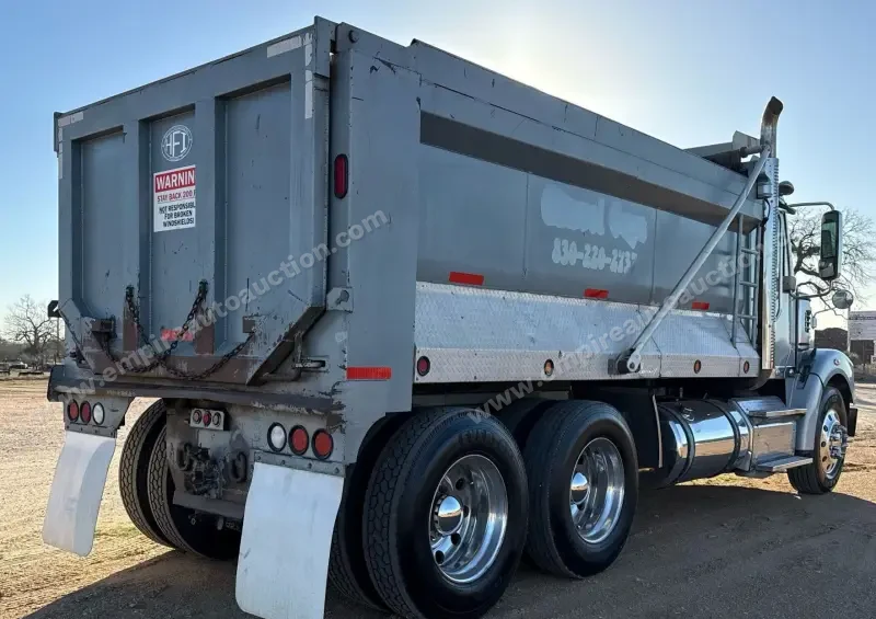 2013 Freightliner Coronado Dump Truck photo 5
