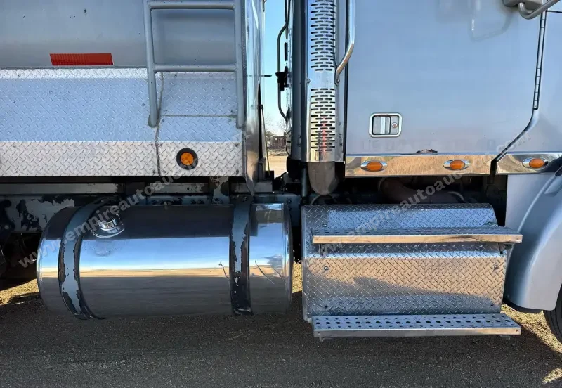 2013 Freightliner Coronado Dump Truck photo 15