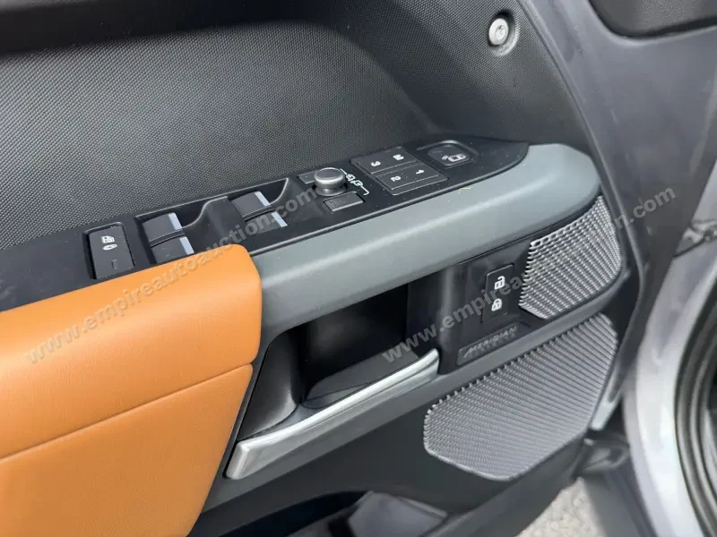 2021 Land Rover Defender 110 X Sport photo 15