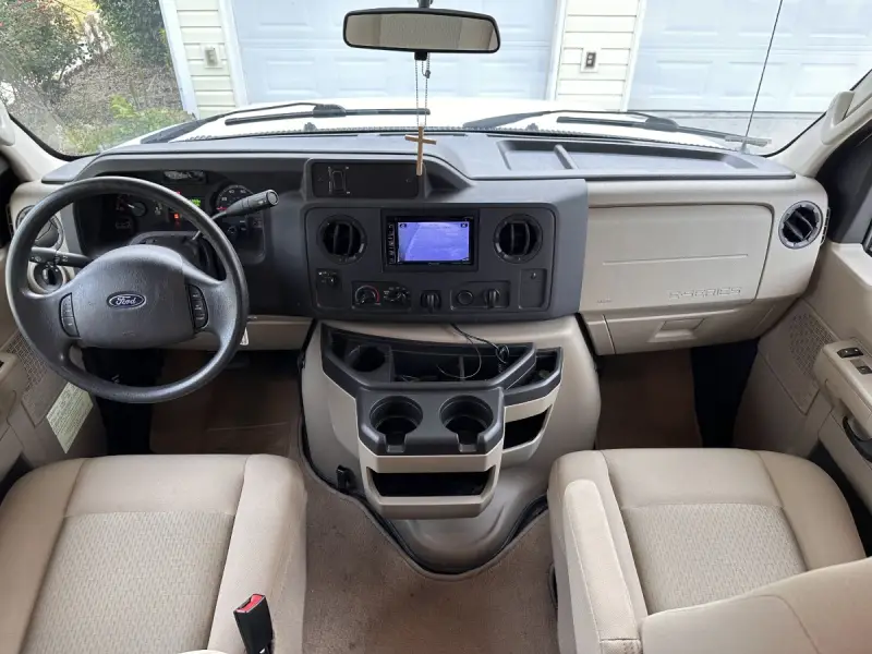 2018 Winnebago Spirit 25B photo 26