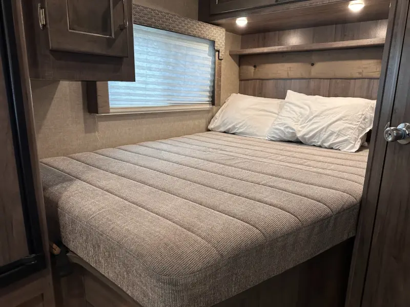 2018 Winnebago Spirit 25B photo 21