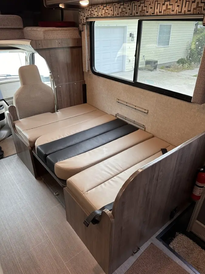 2018 Winnebago Spirit 25B photo 6