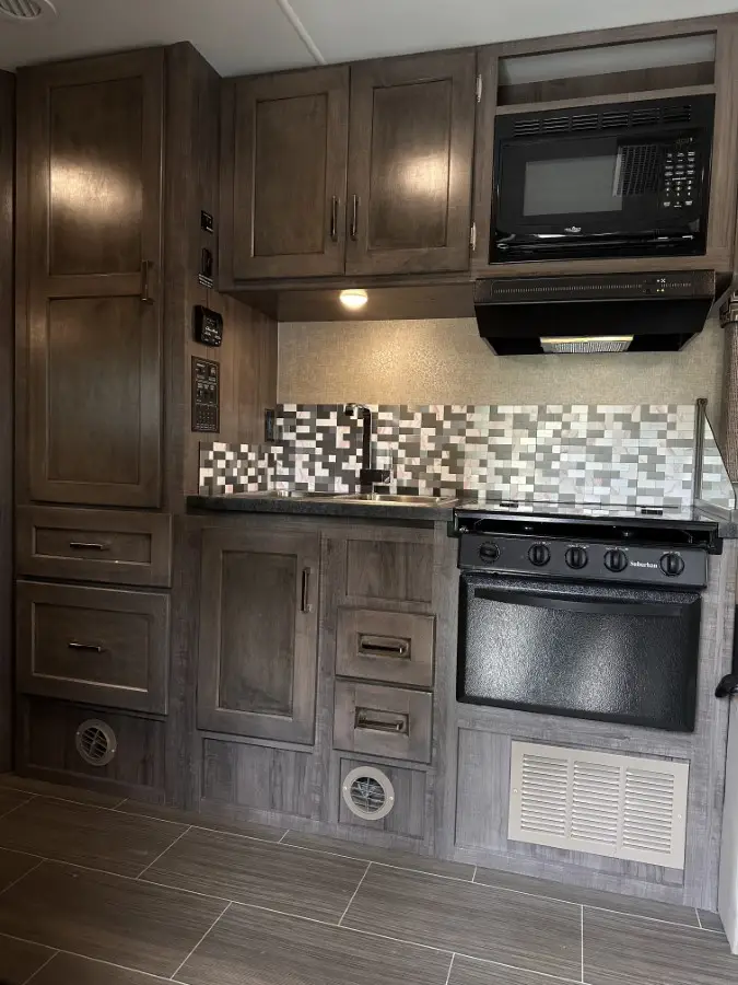 2018 Winnebago Spirit 25B photo 8