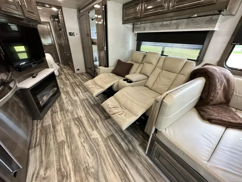 2021 Georgetown GT7 36k photo 7