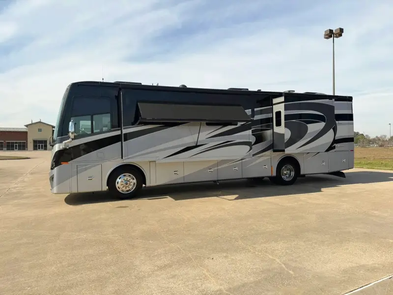 2020 Tiffin Phaeton 37BH photo 25