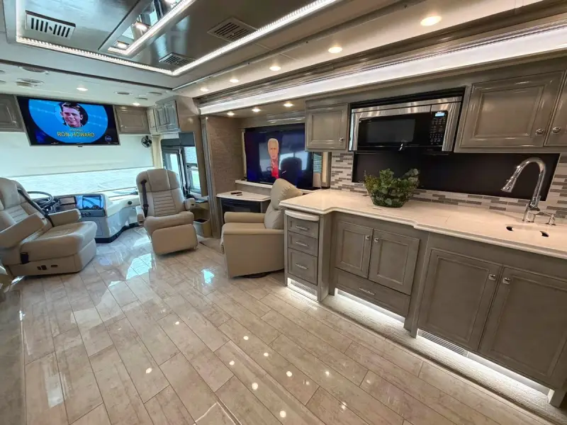 2020 Tiffin Phaeton 37BH photo 13