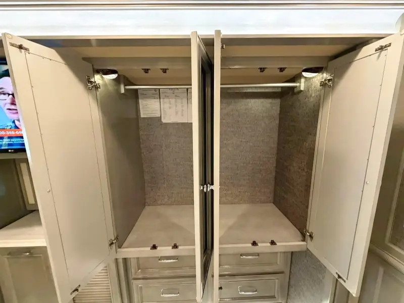 2020 Tiffin Phaeton 37BH photo 11