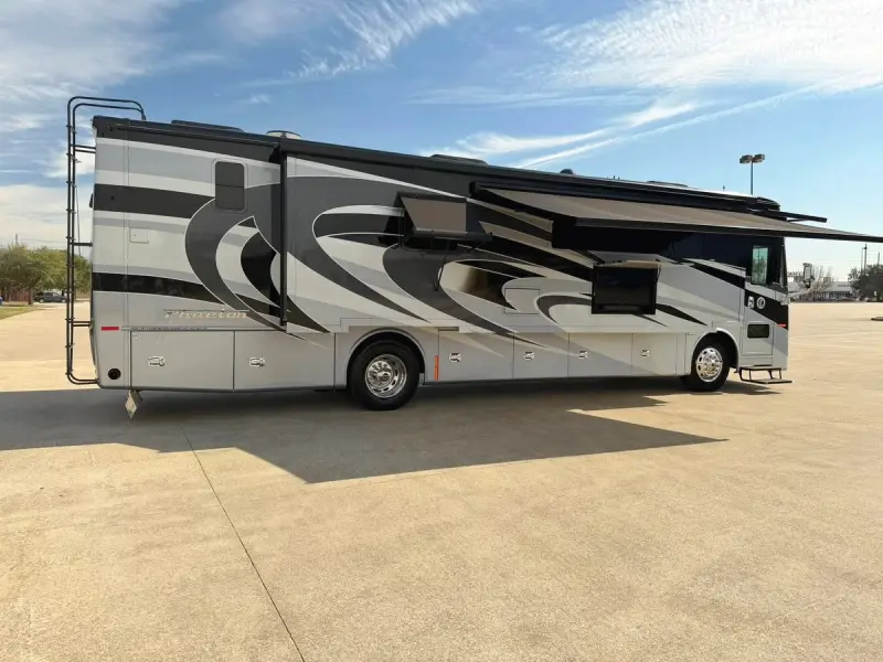 2020 Tiffin Phaeton 37BH photo 15