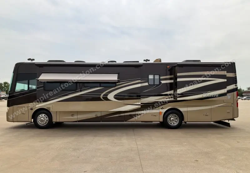 2011 Tiffin Phaeton 40QTH photo 6