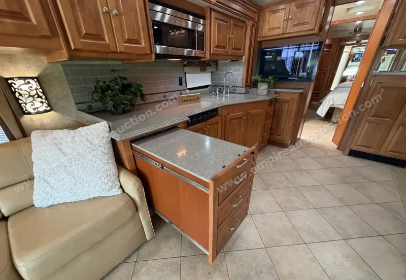 2011 Tiffin Phaeton 40QTH photo 23