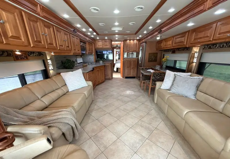 2011 Tiffin Phaeton 40QTH photo 4