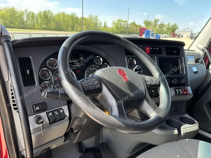 2021 Kenworth T680 photo 12