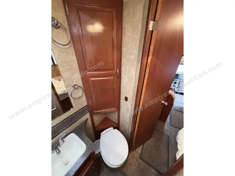 2015 Winnebago Minnie Winnie 22R photo 2