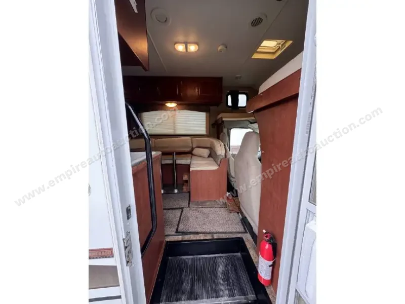 2015 Winnebago Minnie Winnie 22R photo 24