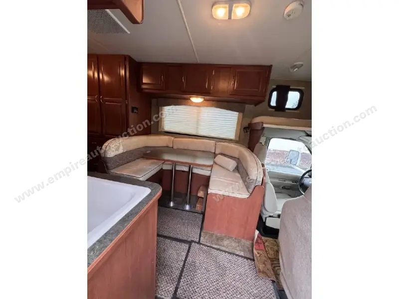 2015 Winnebago Minnie Winnie 22R photo 20