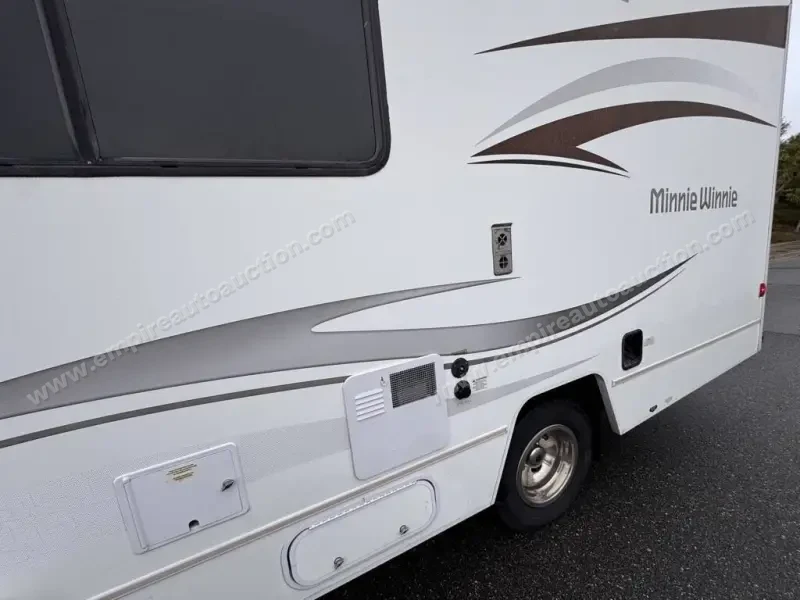 2015 Winnebago Minnie Winnie 22R photo 58