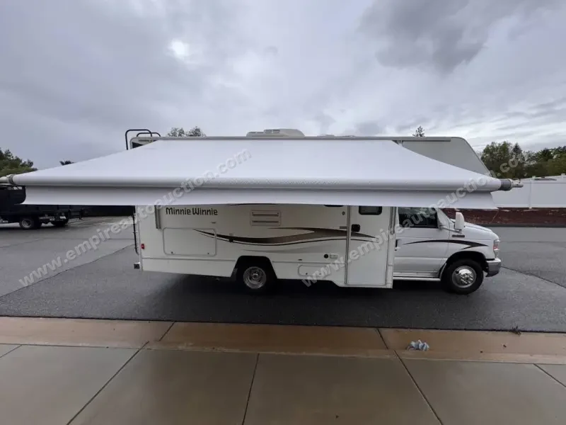 2015 Winnebago Minnie Winnie 22R photo 40