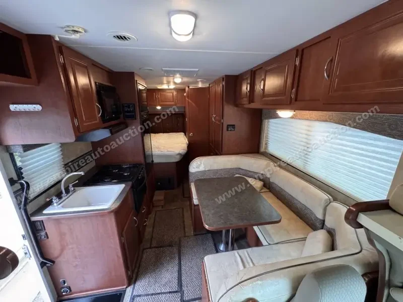 2015 Winnebago Minnie Winnie 22R photo 12