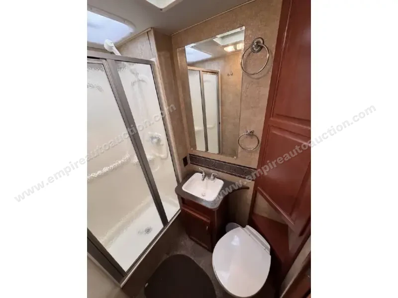 2015 Winnebago Minnie Winnie 22R photo 3