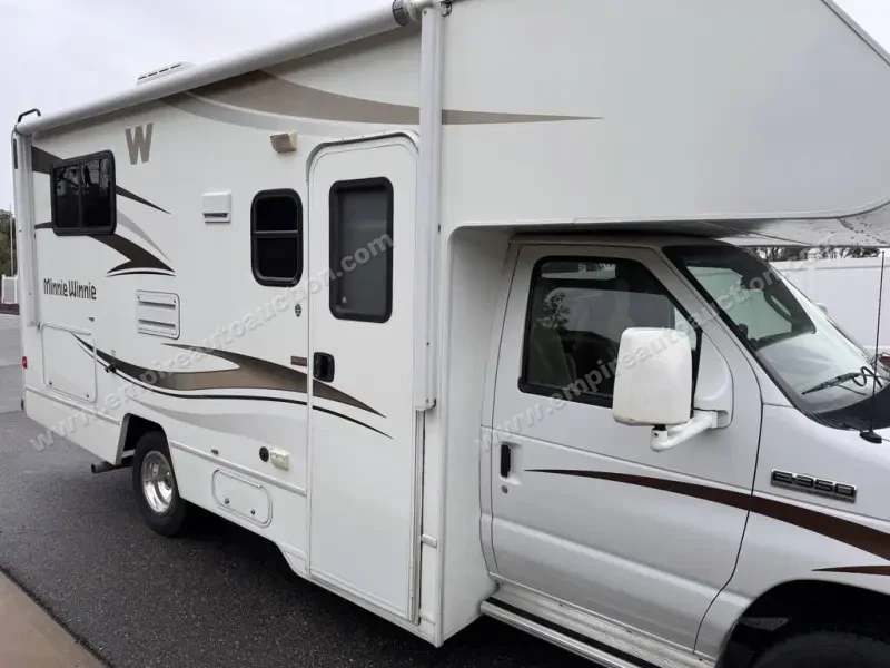 2015 Winnebago Minnie Winnie 22R photo 43