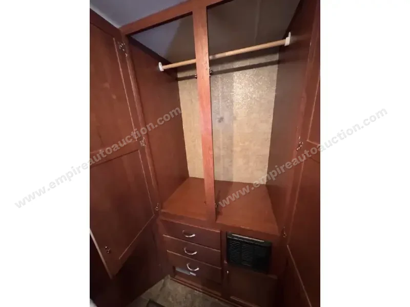 2015 Winnebago Minnie Winnie 22R photo 4