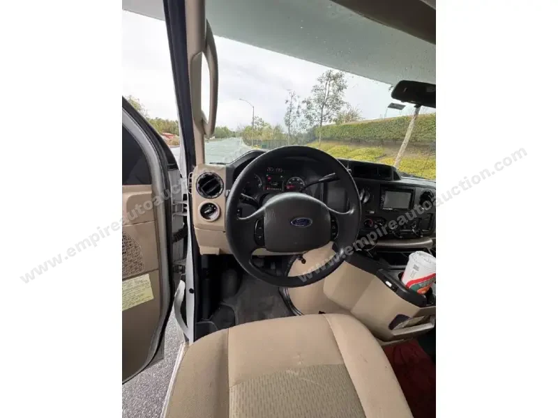 2015 Winnebago Minnie Winnie 22R photo 28