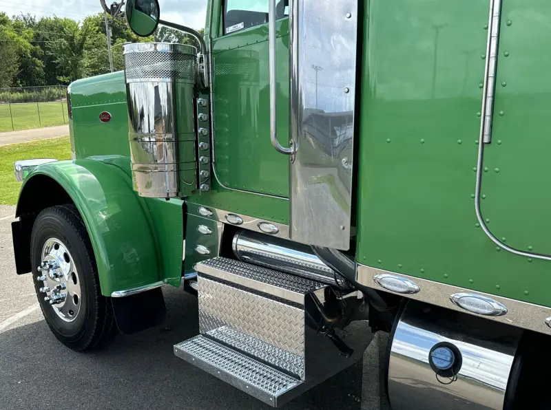 2021 Peterbilt 389 photo 9