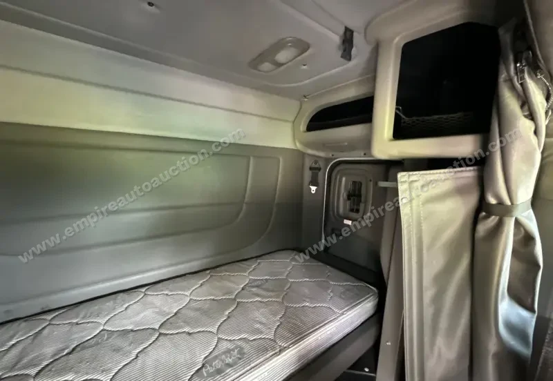 2021 Peterbilt 389 photo 48