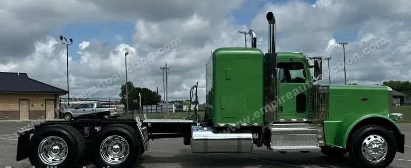 2021 Peterbilt 389 photo 4