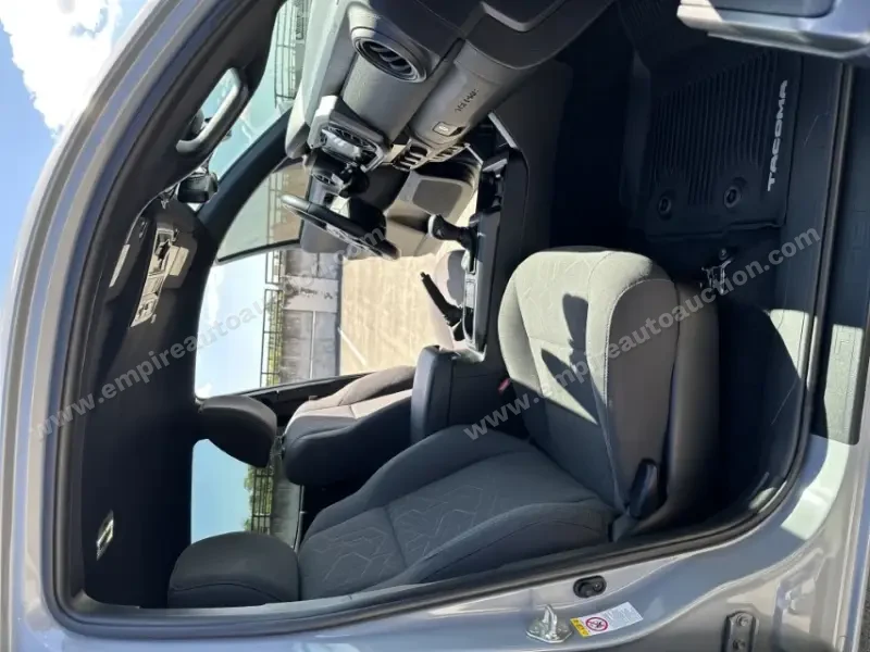 2021 Toyota Tacoma Double Cab TRD Off-Road photo 14
