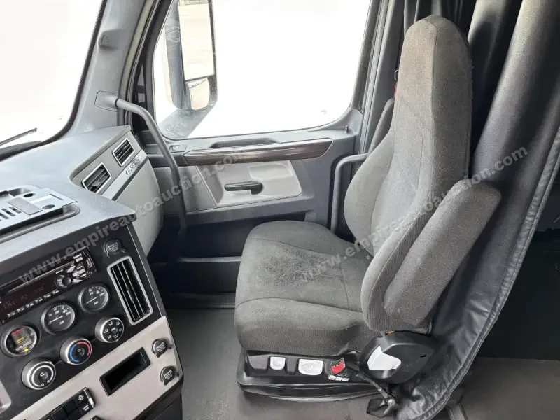 2021  Freightliner  CASCADIA 126 photo 12