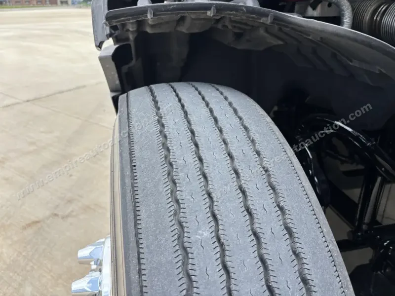 2021  Freightliner  CASCADIA 126 photo 4