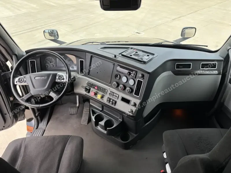 2021  Freightliner  CASCADIA 126 photo 11