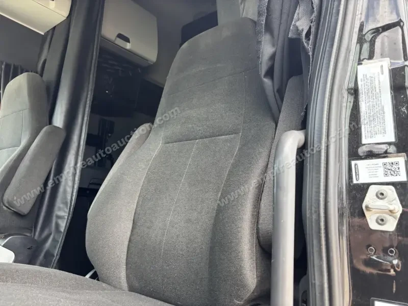 2021  Freightliner  CASCADIA 126 photo 14