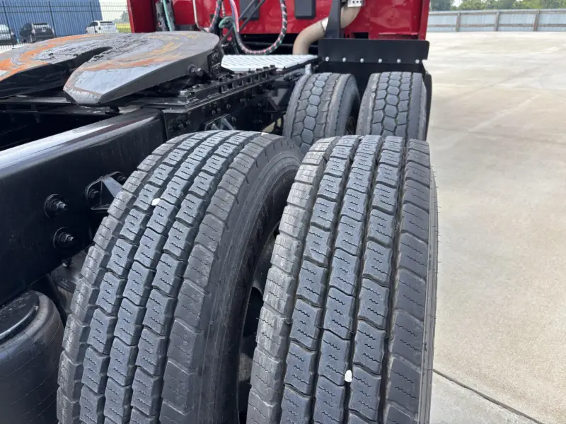 2022 Kenworth T680 Sleeper photo 2