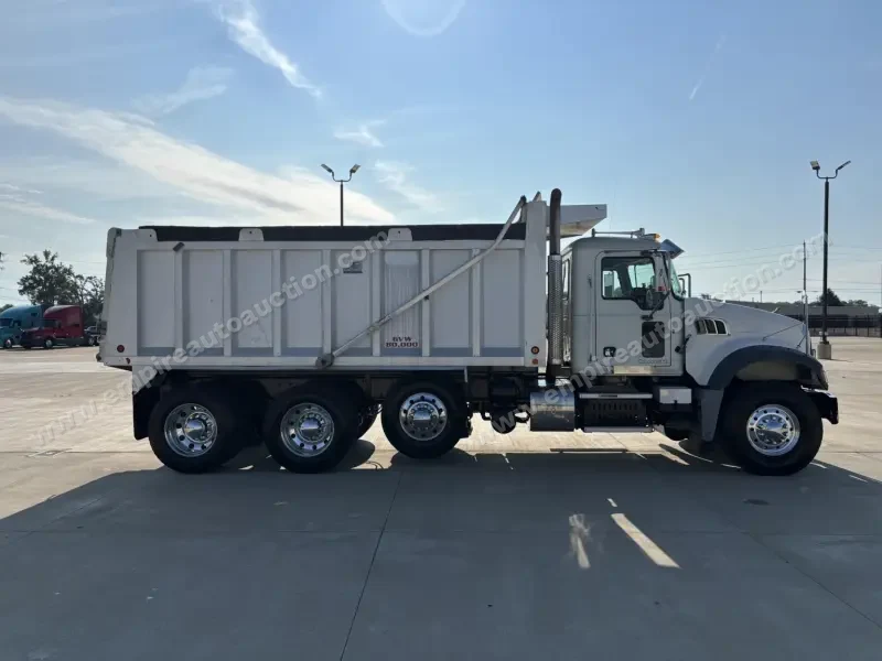 2013 Mack Granite GU713 Dump Truck photo 5