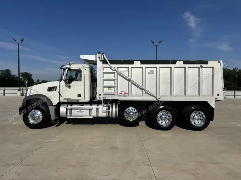 2013 Mack Granite GU713 Dump Truck photo 2