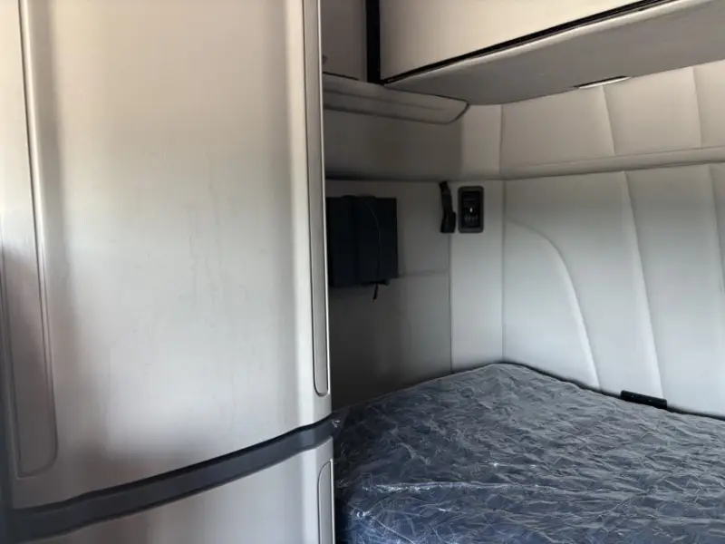 2022 Peterbilt 579 photo 18