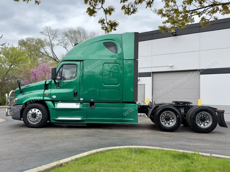 2018 Freightliner Cascadia 125 Evolution Sleeper photo 7